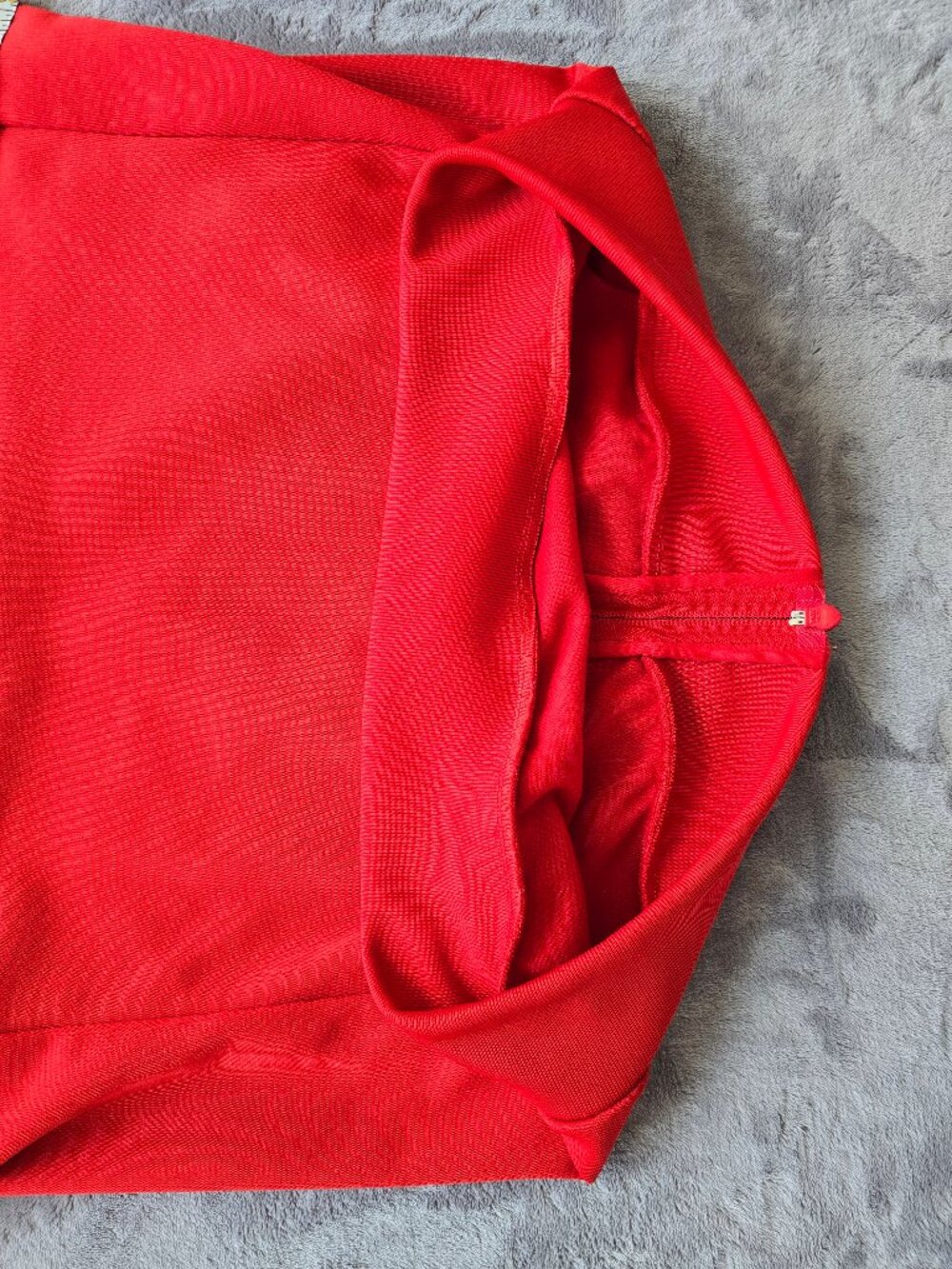 adidas classic red with white stripes, jogger jacket medium - Picture 10 of 10